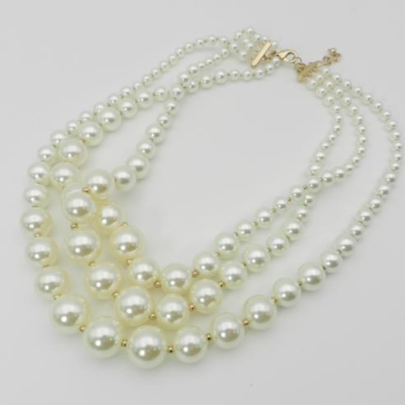 Jewelry - Pearl necklace